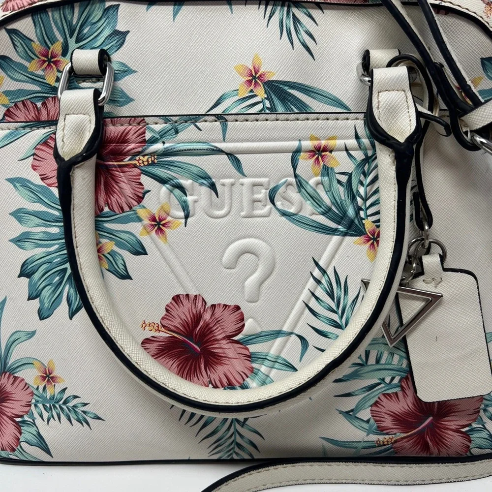 GUESS White Floral Tropical Hibiscus Dome Satchel Crossbody Bag‎ Silver Hardware